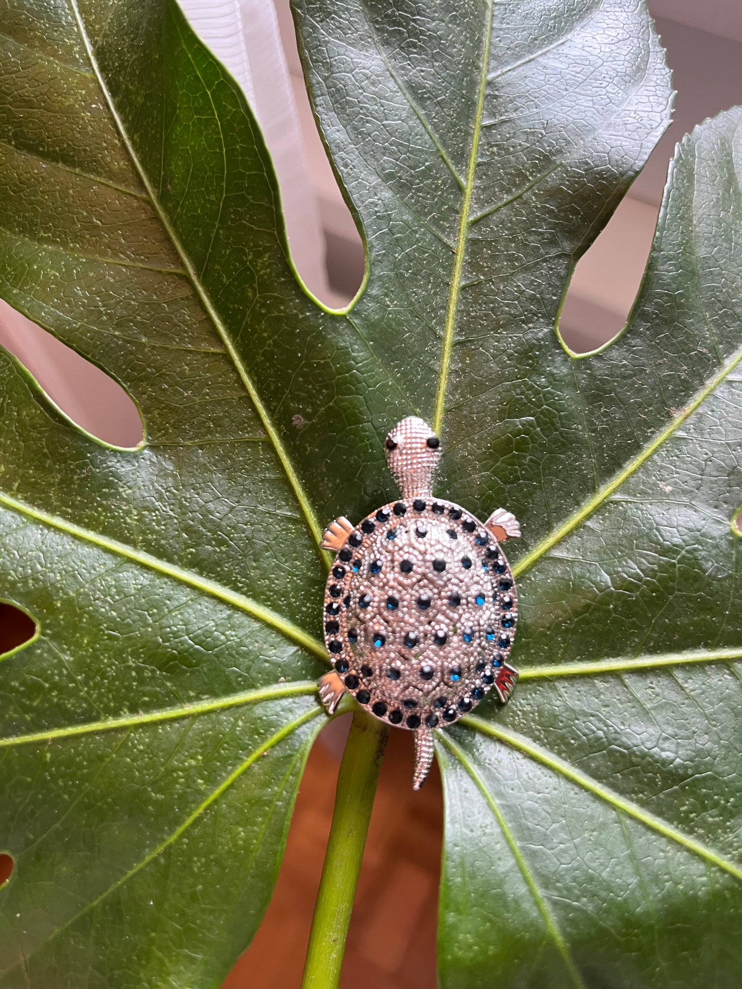 Midnight Sparkle Turtle Brooch – A Sparkling Tribute to the Night