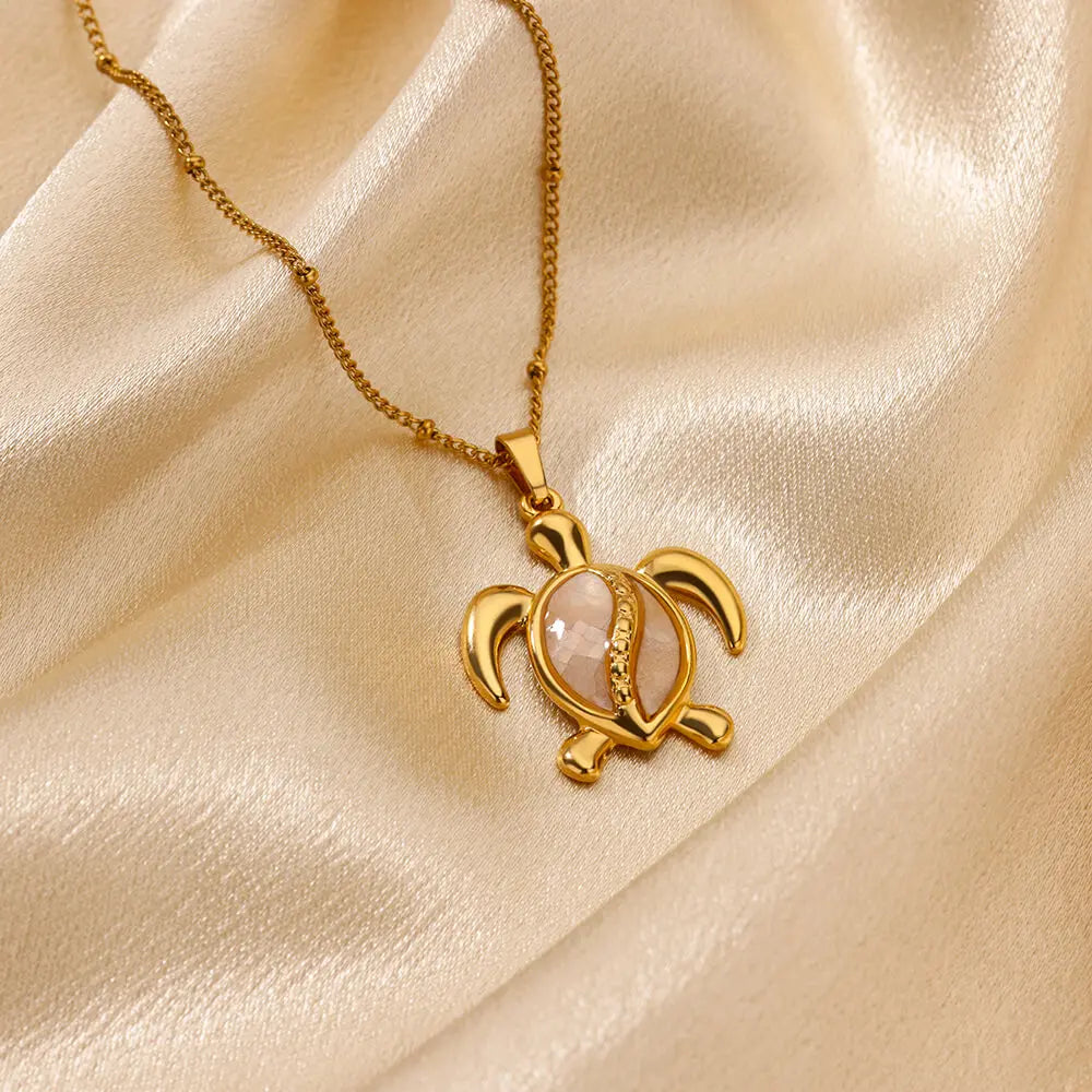 Golden Glow Turtle Pendant Necklace – Elegant Summer Jewelry for Women