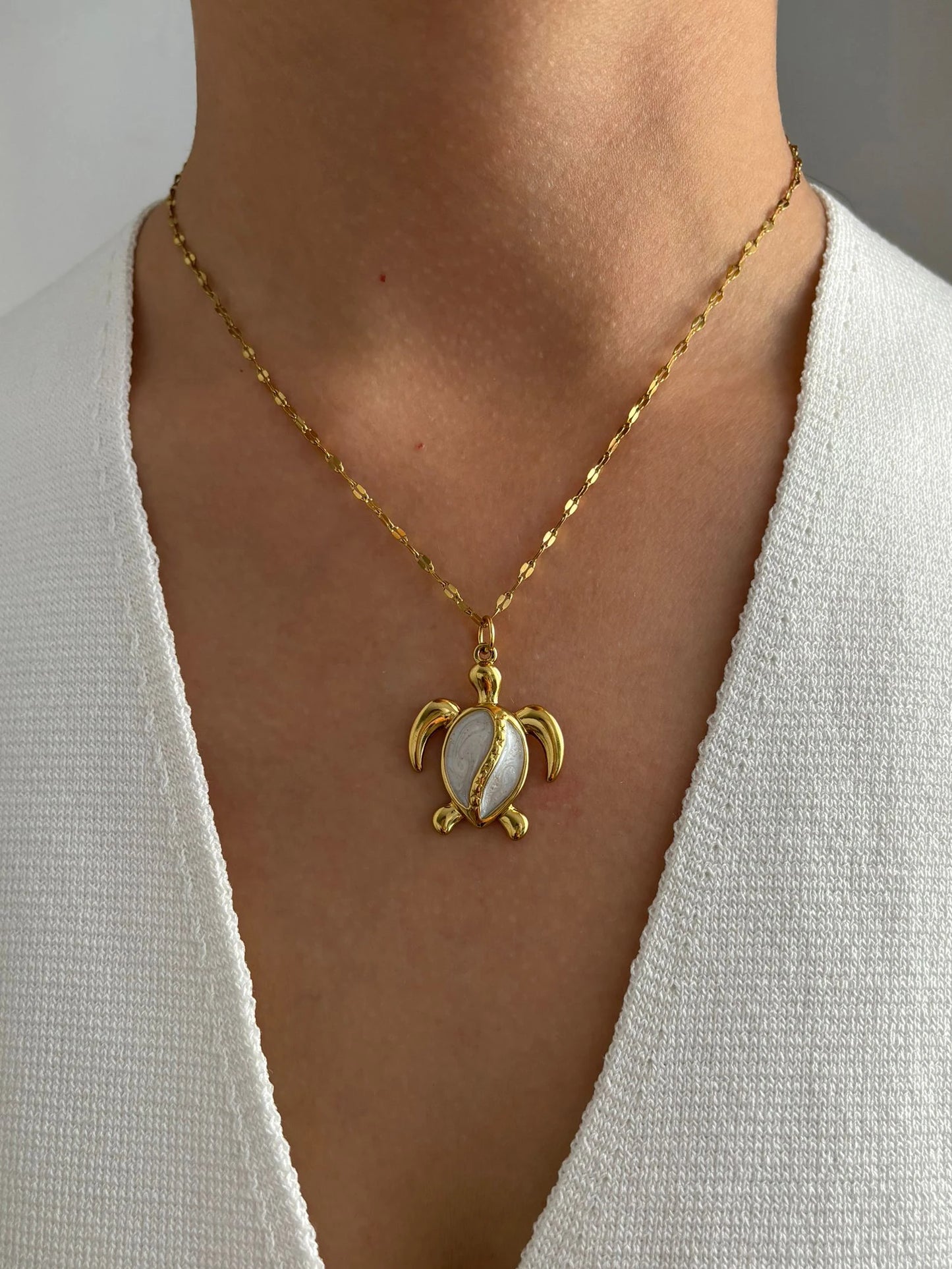 Elegant White Enamel Turtle Pendant Necklace – 18K Gold Plated Stainless Steel
