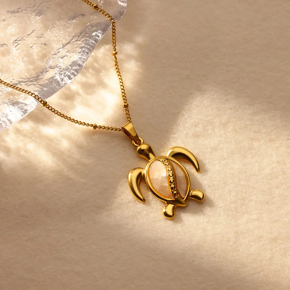 Golden Glow Turtle Pendant Necklace – Elegant Summer Jewelry for Women