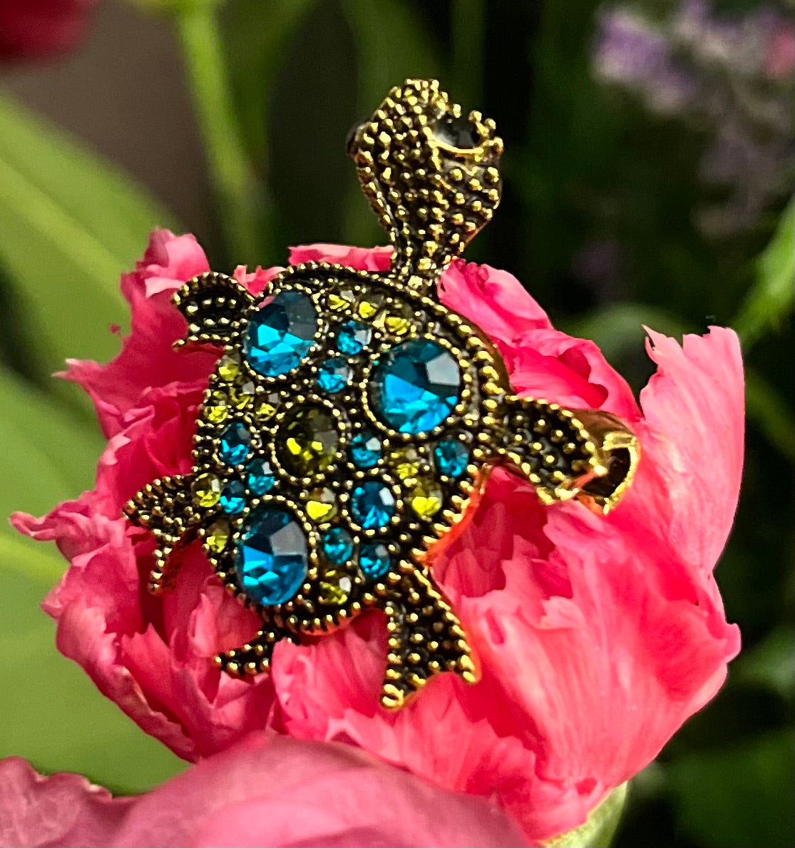 Ocean Breeze Turtle Brooch – A Jewel from the Depths