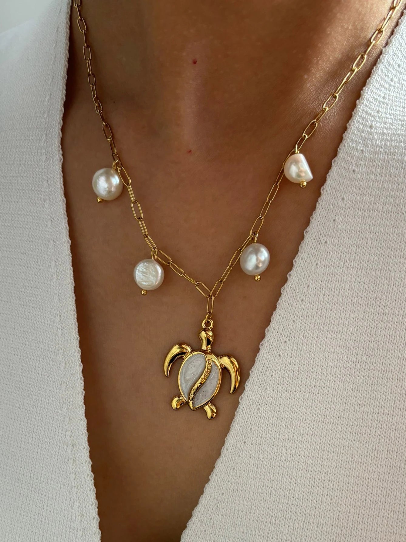 White Enamel Turtle & Pearl Pendant Necklace – Elegant Ocean-Inspired Jewelry